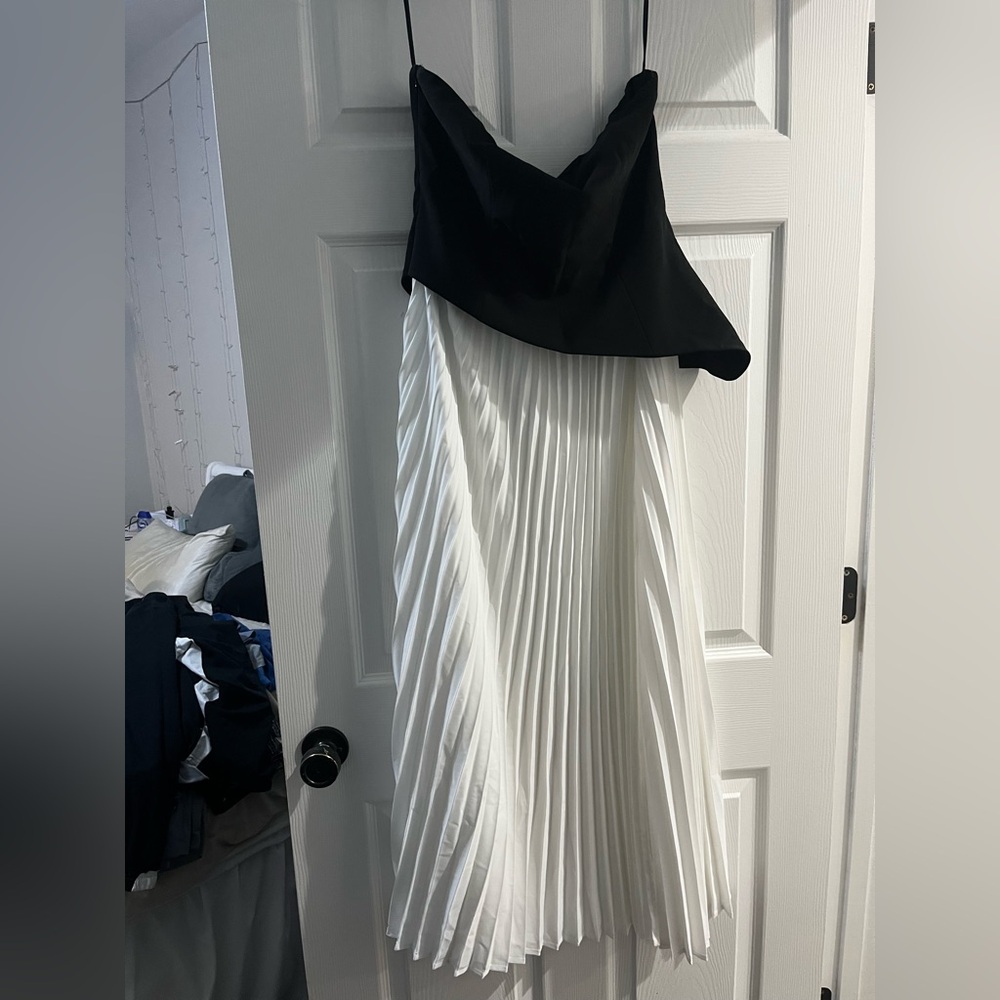 Commense Black and White Pleated One Shoulder Sundress